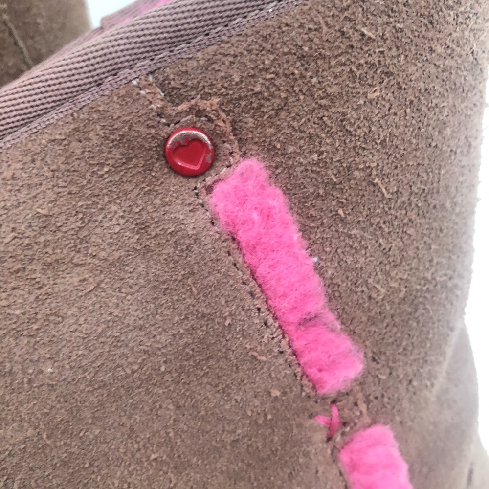 ♦️SOLD♦️UGG Australia I Heart Kisses Tan Suede - Picture 12 of 14